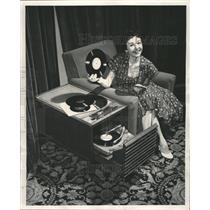 1953 Press Photo Carolyn Ray Phonograph Music Player - RRW35323