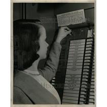 1947 Press Photo Voting Machine - RRW23003