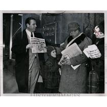 1964 Press Photo Young Box Gives Money To Newsman. - RRW01865