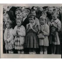 1960 Press Photo Special Mass Said for Children,Gustavo - RRX52827