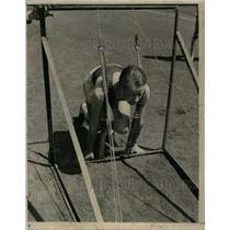 1940 Press Photo Ed Asmus Ben Ogden track Athlete gate - RRW22713