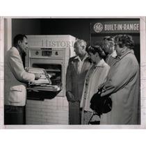 1955 Press Photo Rayfeld's Inc. Appliance Store - RRX76779
