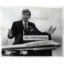 1990 Press Photo UAL United Airlines Stephen Wolf - RRW62165
