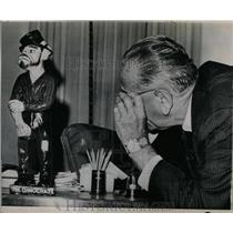 1966 Press Photo President Johnson Irishman Statue - RRW57473