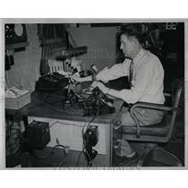 1953 Press Photo Floyd Bowl Ahren Central Watch Service - RRW61621