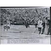 1962 Press Photo Jim Beatty Wins 1500 Meter Race, Defeats Boletskiy and Forman