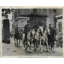 1932 Press Photo Squad of Mounted Special Constable parade at Cannon Row, London