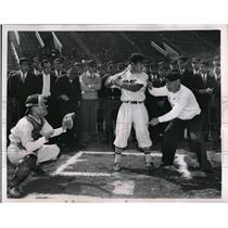 1951 Press Photo of George Barr Teaching Japanese Umpires The Finer Points