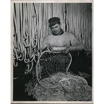 1946 Press Photo Frank Dorko Fishermen With His Nets - neb70914
