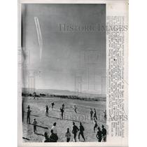 1961 Press Photo Jr. High students launch scientific data balloon, Monterey CA