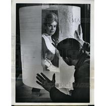 1963 Press Photo Glass Case