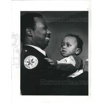 1989 Press Photo Firefighter Earl Durham and Joseph Barnes(2) are reunited