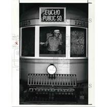 1990 Press Photo John Kraynak takes measurements of Replica of an old streetcar