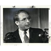 1982 Press Photo Paul E. Pfeifer at City Club debate