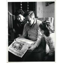 1982 Press Photo Neighbors of Ellen Mahon: Susan, Igor and daughter Jeanne