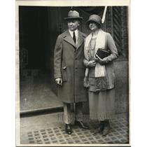 1924 Press Photo State Senator CH MacKenzie & wife of Gaylord Minn