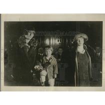 1926 Press Photo Mrs Irene Goosens Awarded Custody of Foster Child Iren