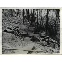 1940 Press Photo Car Crash Wreckage Over Embankment, Athens Ohio - nee02968