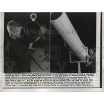 1956 Press Photo Skeeter & Jimmy Ward Using Their Telescope - nee08426