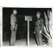 1938 Press Photo Sgt FE Keefe & Capt RG Robinson Tuscon Police - nee20665