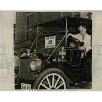 1939 Press Photo Paul H Caldwell in 1919 Model Ford at Philadelphia Auto Show