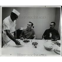 1966 Press Photo NASA Chef Lewis Hartzell, Pilots Ed White, Jim McDivitt