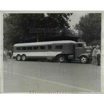 1942 Press Photo The trailer bus designed to transport war workers - nee24385