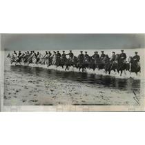 1937 Press Photo Mounted police of Australia seen exercising their mounts
