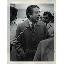1972 Press Photo Shriver as he arrives in Burke  - nee35370