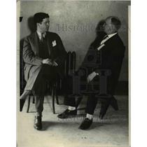 1924 Press Photo Robert LaFollette Jr talking with a Gentleman - nee36438