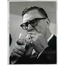 1966 Press Photo New York Franklin D Roosevelt Jr. lights cigarette. - nee43740