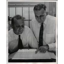 1958 Press Photo Dr Glenn Cooper and Dr Maurice Prober inspect infrared spectrum