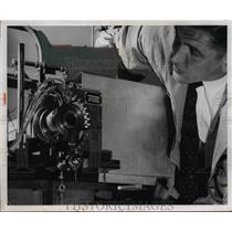 1957 Press Photo Temperature test on new hydromatic air bearing is run.