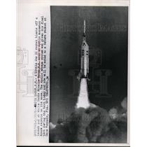 1966 Press Photo Little Joe II rocket lifts off launch pad at White Sands