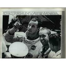 1965 Press Photo Astronauts Edward H White & Jim McDivitt Aboard USS Wasp
