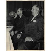 1948 Press Photo Dectective Andes inflates a balloon in alcohol test
