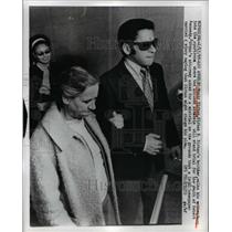 1969 Press Photo Munir Sirhan and Mother Mary enter Los Angeles Courtroom.