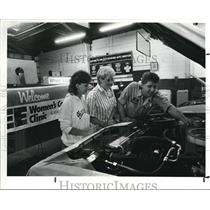 1987 Press Photo The Goodyear's free car clinic for women - cva72732