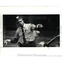 1987 Press Photo Style of Fred Burris in handling traffic - cva75914