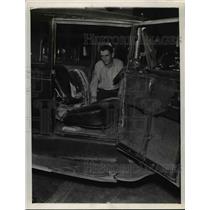 1938 Press Photo Joe Cunningham at the police car - cva75163