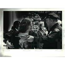 1990 Press Photo Cleveland policeman with the May Day protestostors - cva75720