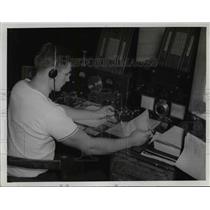 1939 Press Photo Police radio - cva75618