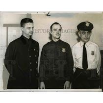1940 Press Photo Patrolman Charles Budy, Patrolman Stephen Kranek and Segt