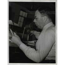 1939 Press Photo Raf Nichols, police radio dispatcher - cva75176