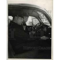 1933 Press Photo Patrolman Herman Bath & Carl Hagan - cva75621