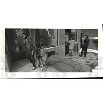 1982 Press Photo Officer Conrad Straube and Smoky check out area - cvb03659