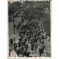 1940 Press Photo Crowd on their way home after baseball Game. - cva92738