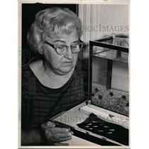 1966 Press Photo Mrs. Eleanor Clawson looking at a dead fishes  - nee87208