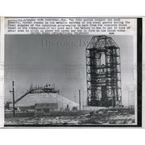 1962 Press Photo Worlds largest powerful rocket stands in metallic embrace