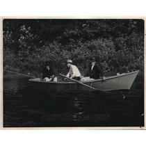 1937 Press Photo JH Frecka Clair Mitchell Arthur Fowler fish at Ponderson Lake